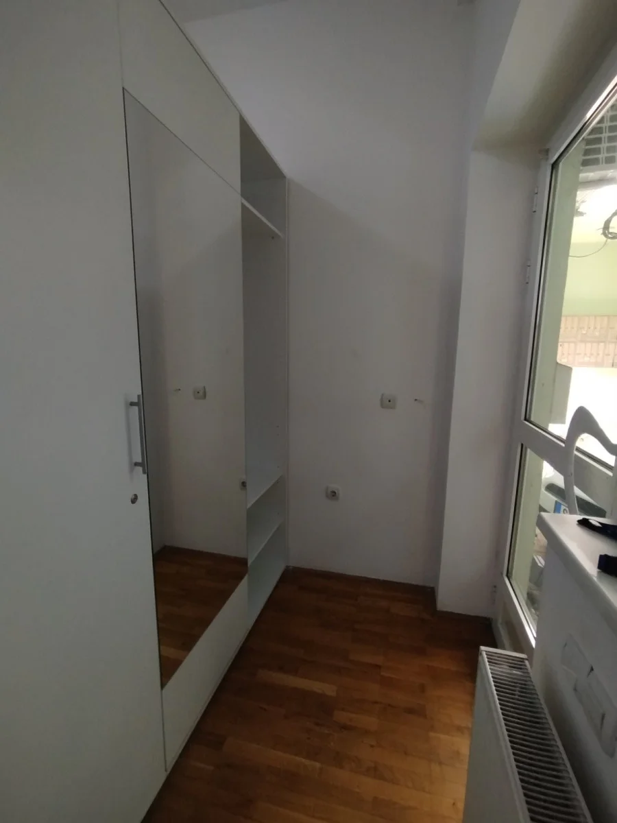 Novi Sad, Bulevar , okolina Futo[ke Pijace i Grbaci na iyuyetnoj lokaciji prodaje se specifična