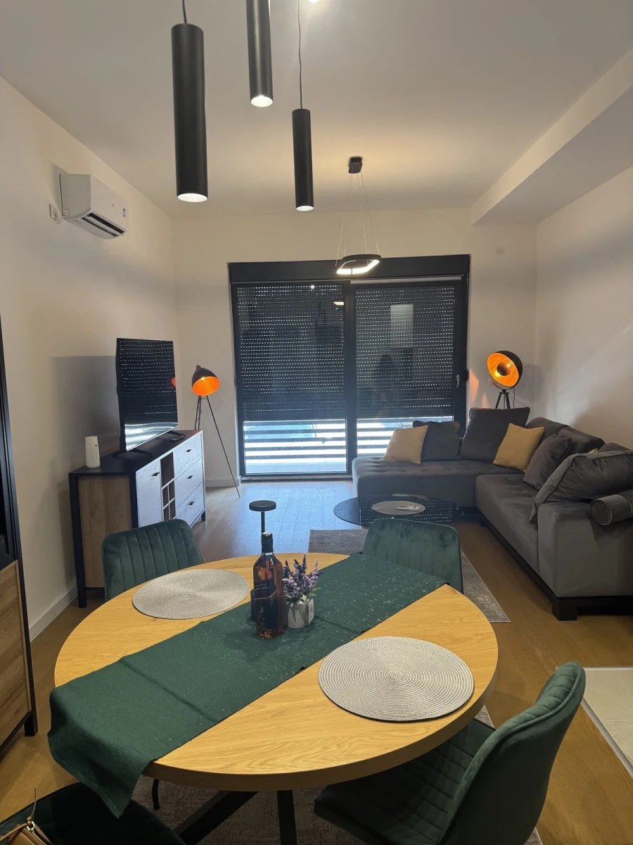 NOVI SAD. TELEP.JEDNOIPOOSBAN STAN U PRIZELJU. POSTOJI MOGUĆNOST IZNAJMLJIVANJA GARAŽE. NIJE PET FRIENDLY(Svet nekretn