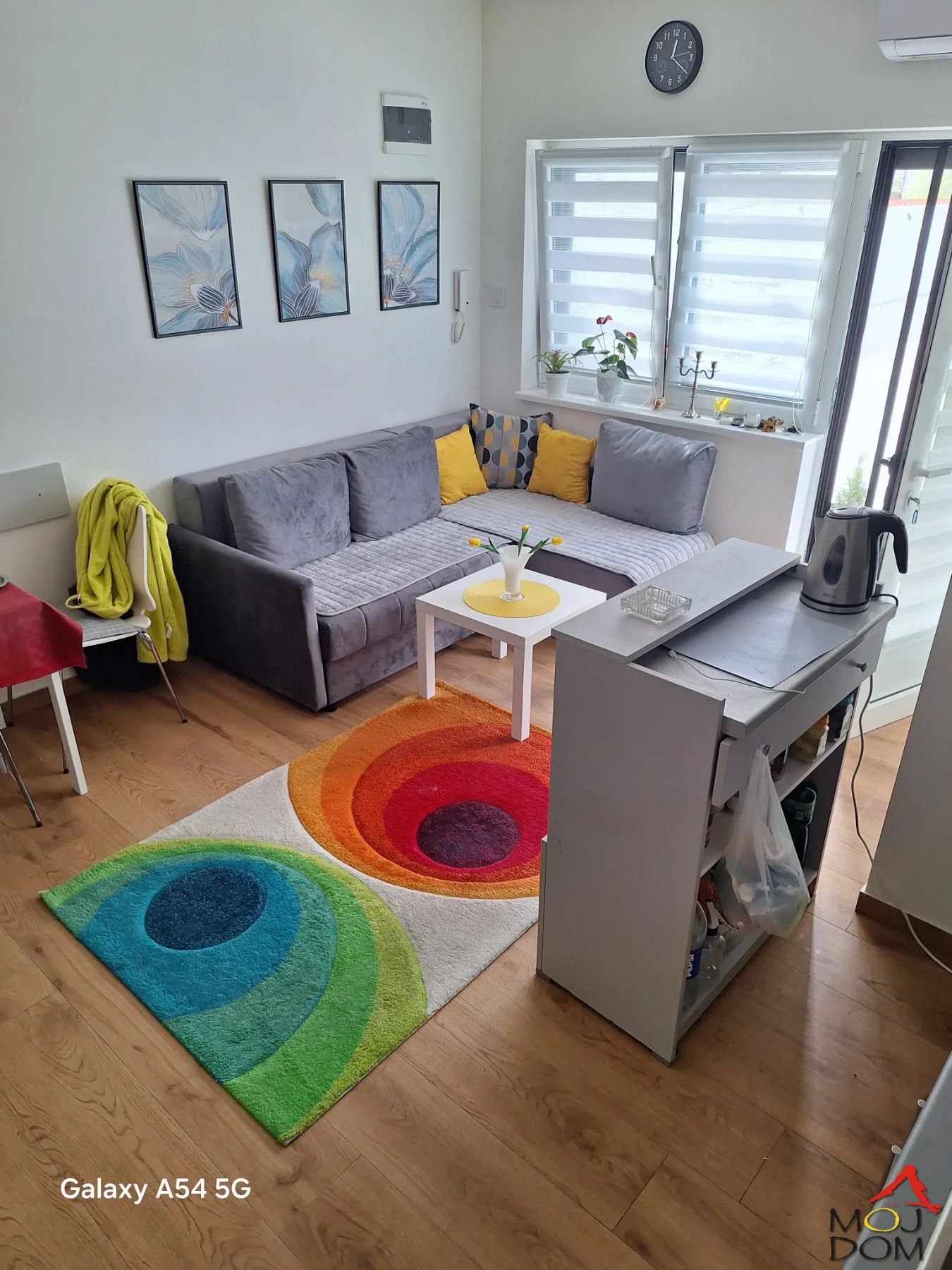 Kompaktan dom sa karakterom – novija gradnja na mirnoj lokaciji u Veterniku

Na prodaju funkcionalan duplex stan u novijoj zgradi na Veterničkom bregu, idealan za one koji traže mir, privatnost i maksimalno iskorišćen životni prostor. Nekretni