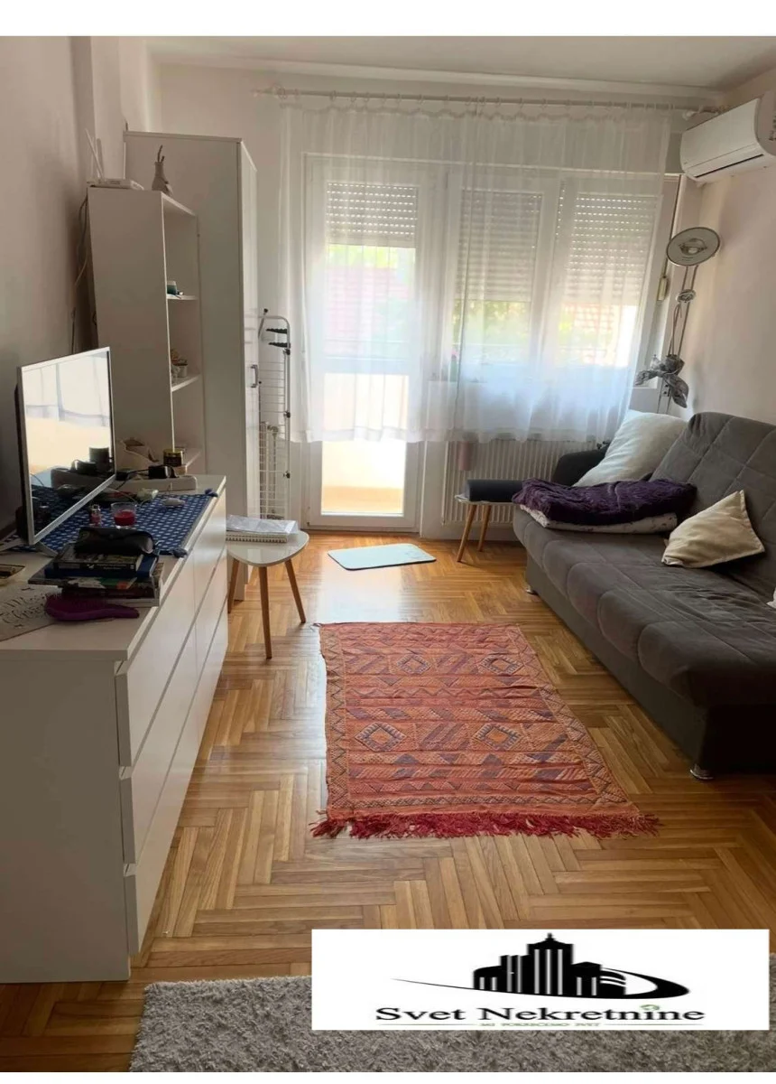 NOVI SAD. PODBARA. GARSONJERA. Stan udaljen 10minuta hoda, blizu Suncanog Keja,Kvantaske pijace,blizu 
restorani market
