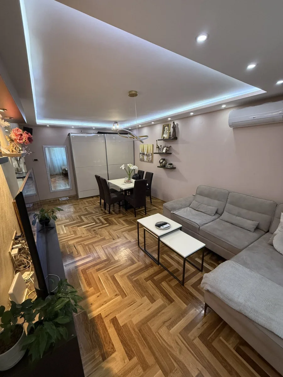NOVI SAD. KEJ. JEDNOIPOSOBAN STAN.(Svet nekretnine, Novi Sad, Reg. br. 405)