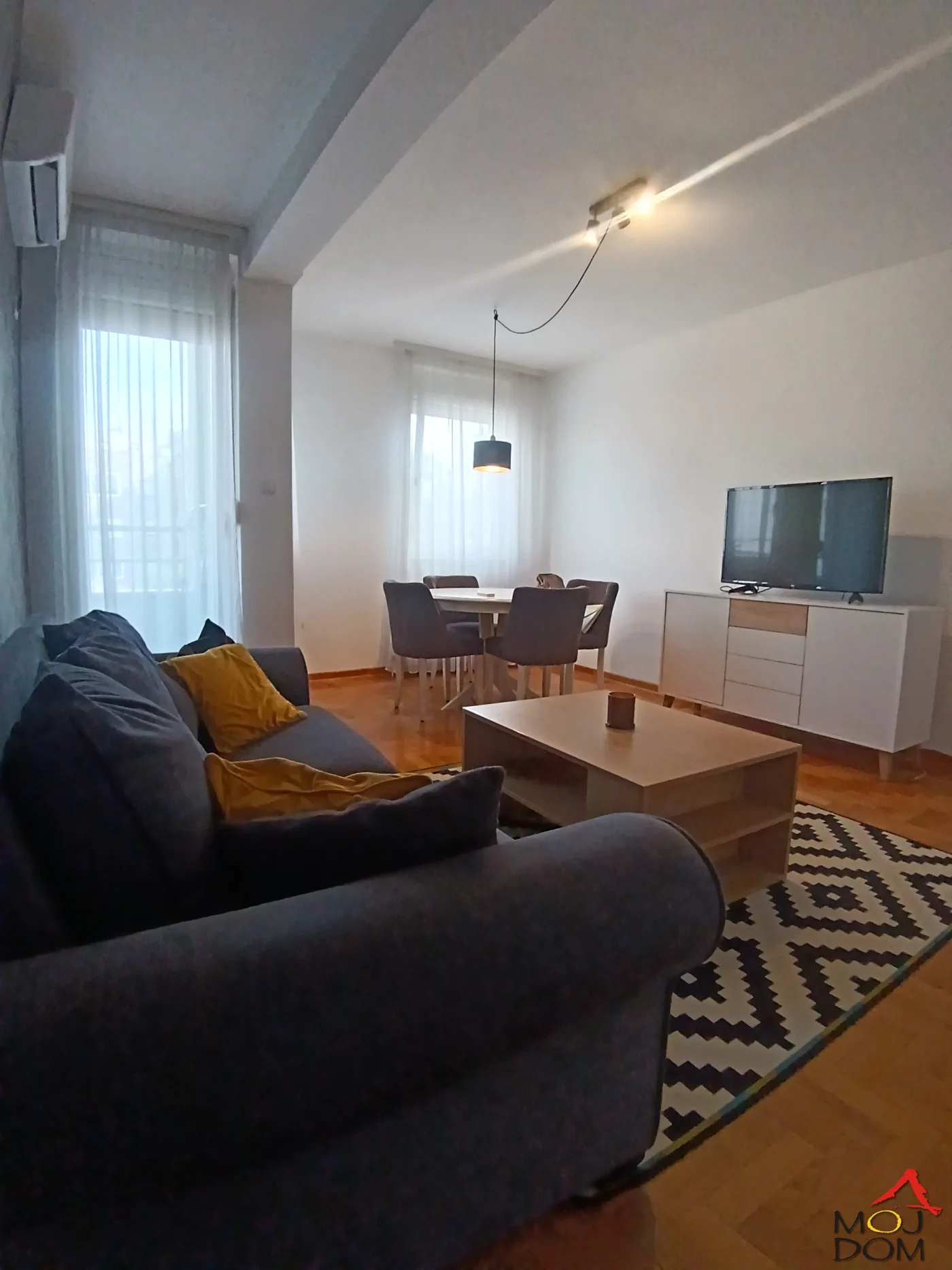 PRODAJE SE – KOMPLETNO OPREMLJEN JEDNOIPOSOBAN STAN KOD JODNE BANJE

Prodaje se jednoiposoban stan površine 42m², smešten u mirnoj ulici u blizini Jodne banje u Novom Sadu.

Stan je kompletno renoviran i uređen za lične potrebe, sa pažnjom na