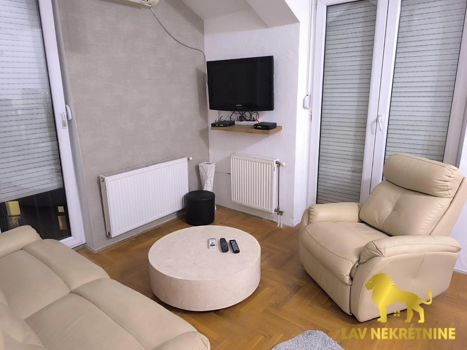 Laze Kostica. Manji kucni ljubimci dozvoljeni.Kontakt:&nbsp;062 7445 42 (iskljucivo putem poruke poslati link ili agenci