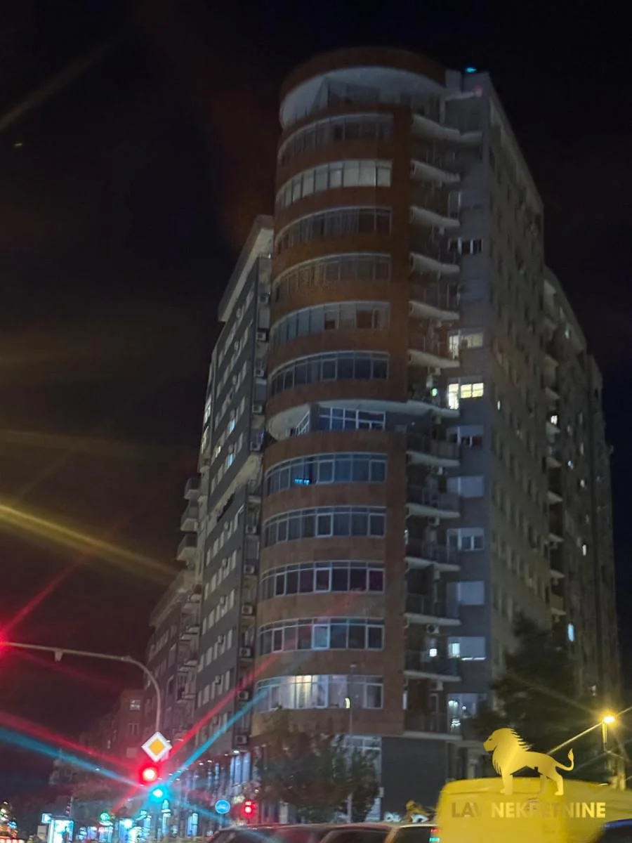 PRODAJA STANA – BULEVAR EVROPE, ZONED | 67 m²Na prodaju prelep i moderno uređen stan u stambeno-poslovnom kompleksu 