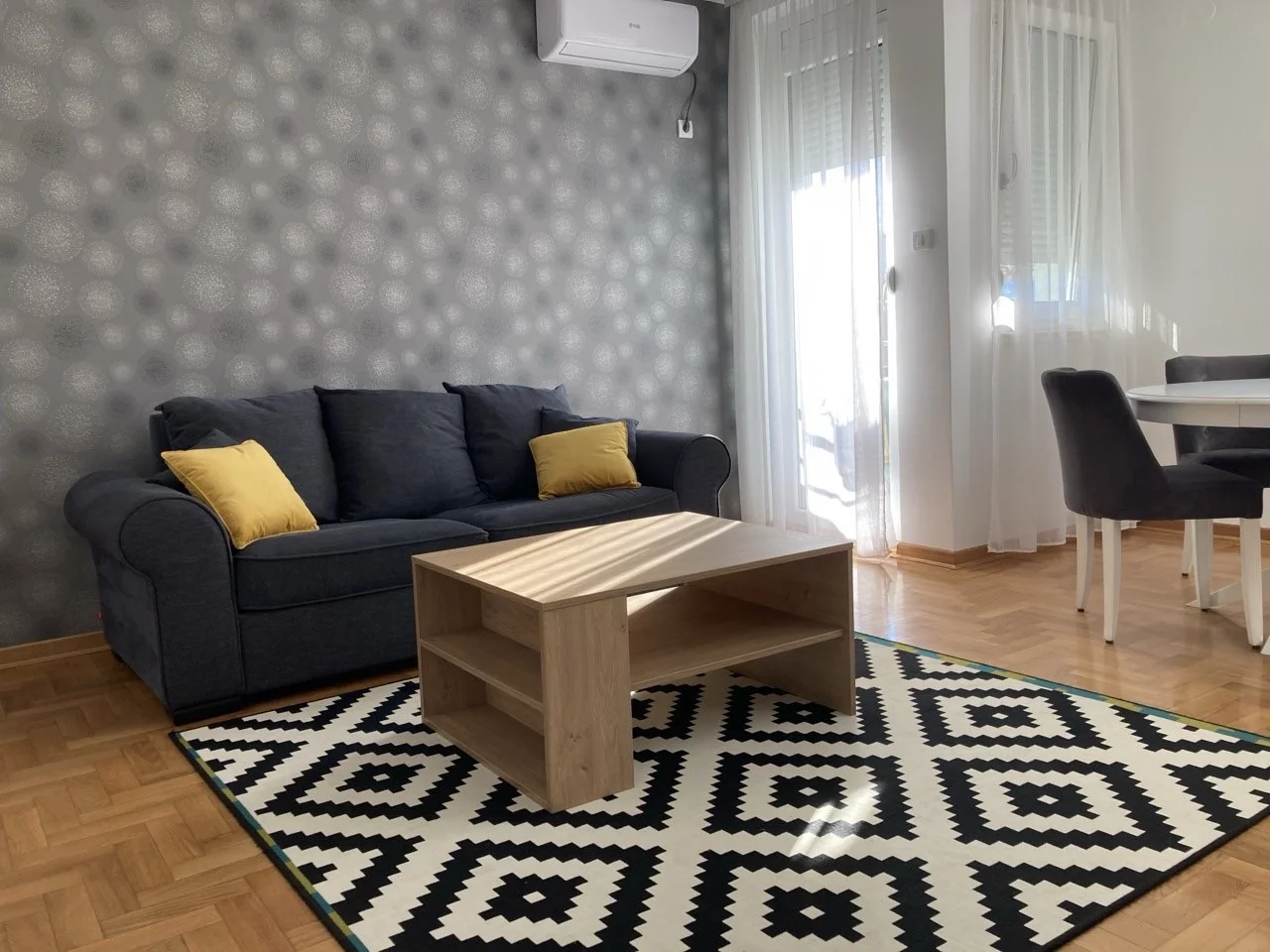 (Svet nekretnine, Novi Sad, Reg. br. 405)