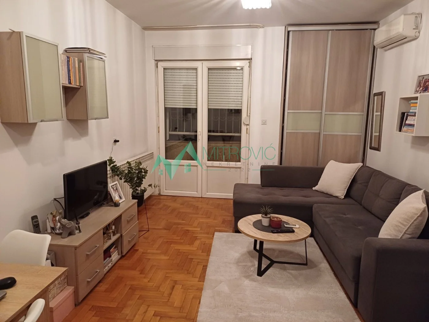 Izdaje se garsonjera na Grbavici (Šifra: 9102222) 