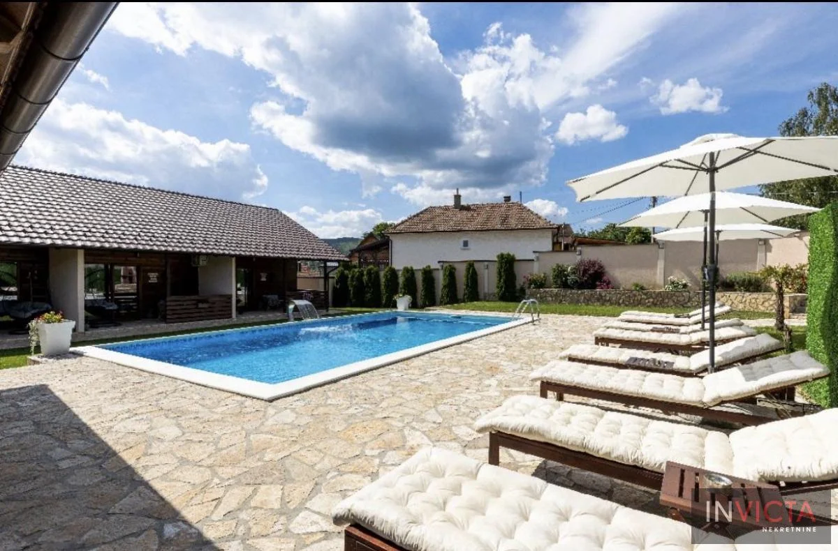 KUĆA SA 4 APARTMANA I BAZENOM-VRDNIK