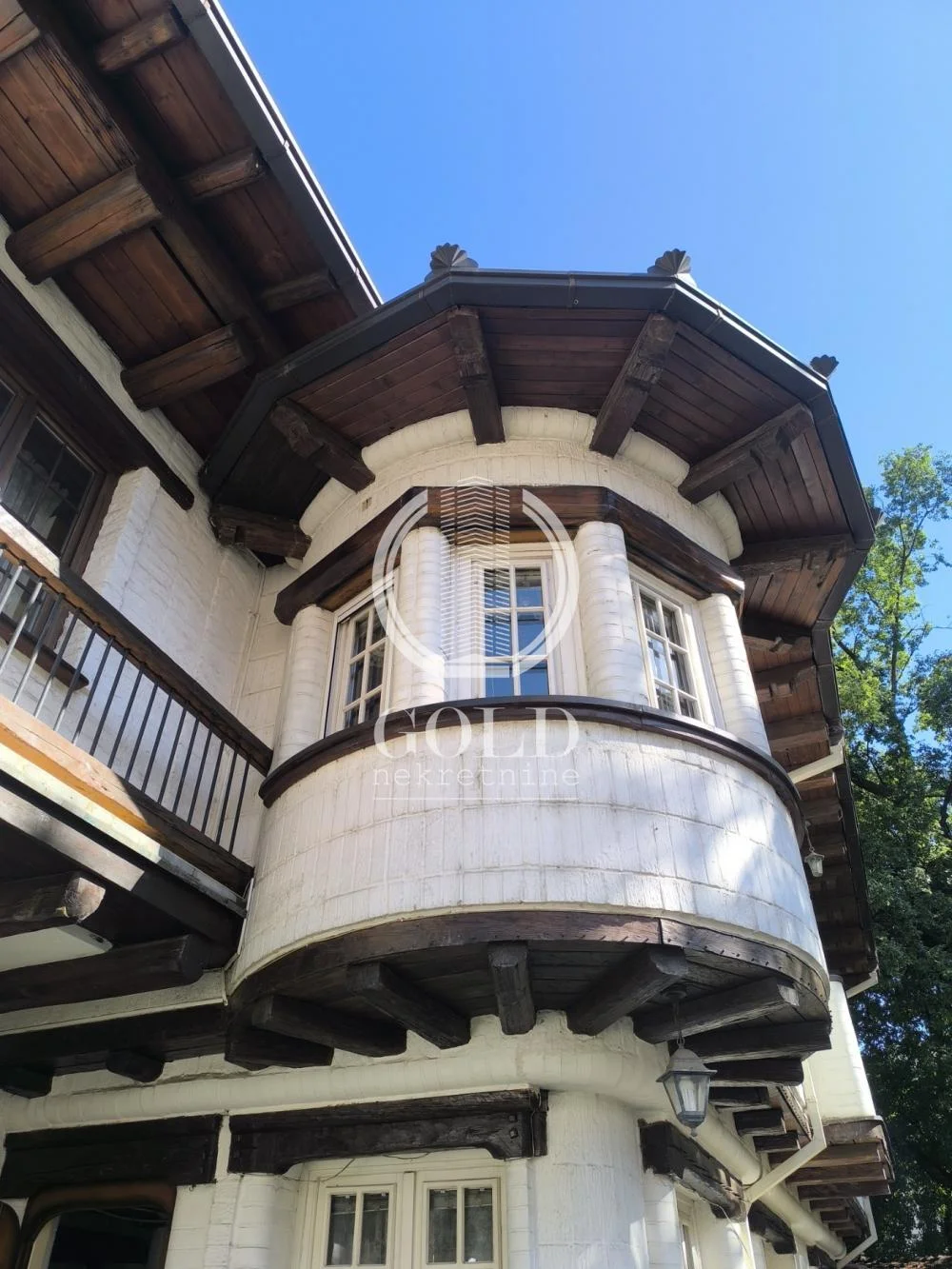 Izdaje se kuća u centru ključ u kancelariji ID#12432