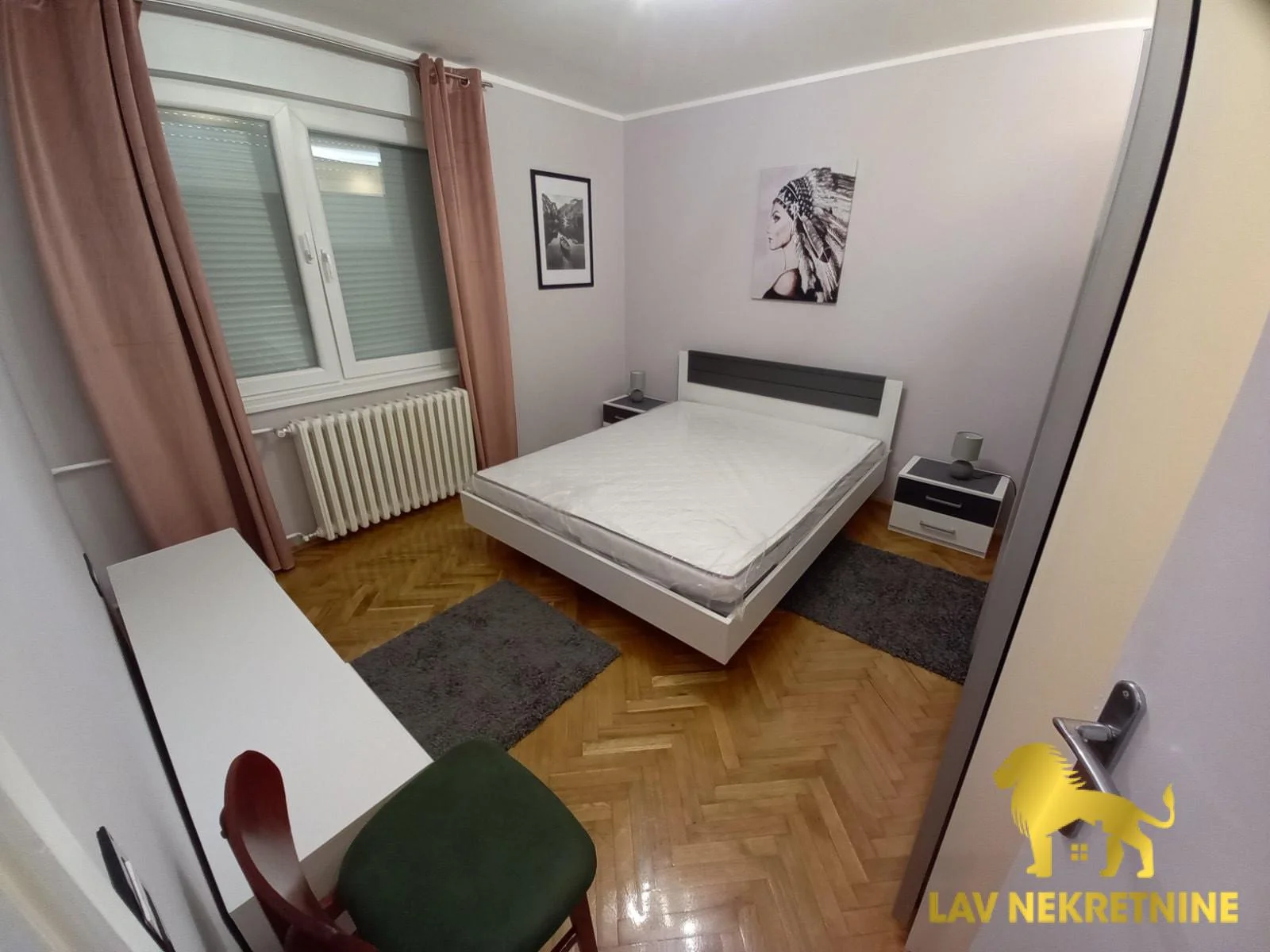 Omladinskog Pokreta, stan je potpuno renoviran. Moguc dogovor oko cene.Kontakt:&nbsp;062 7445 42 (iskljucivo putem poruk