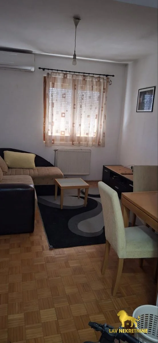 Nema TV. Not for foreign citizens. Stan je na 5. spratu od ukupnih 6.Kontakt:&nbsp;062 7445 42 (iskljucivo putem poruke 