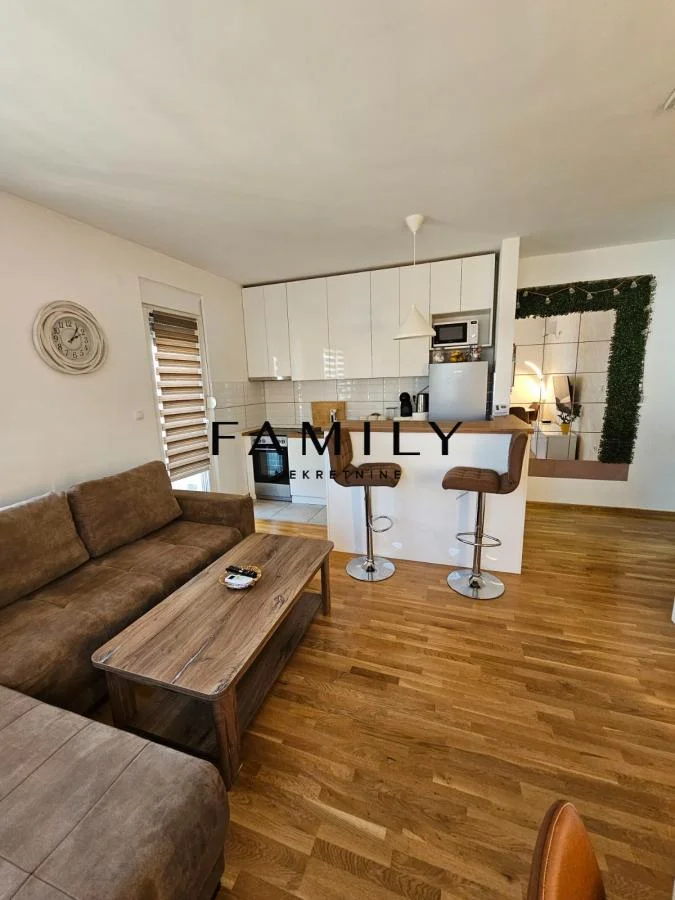 Izdaje se prelep trosoban stan na Adicama, 80m2, 600e
