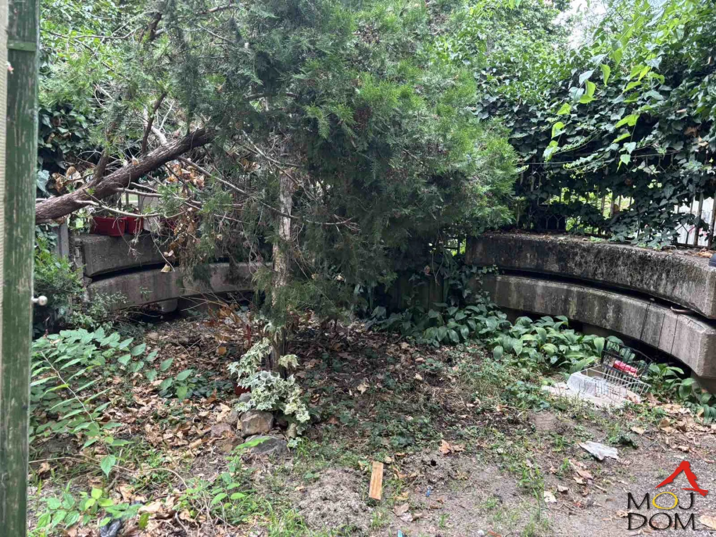Na prodaju retko dostupna nekretnina na Limanu – jednosoban stan površine 38 m² sa pripadajućom bašta-terasom, idealan za sve koji žele da uživaju u svom privatnom spoljašnjem prostoru, a da pritom žive na jednoj od najpoželjnijih lokacija