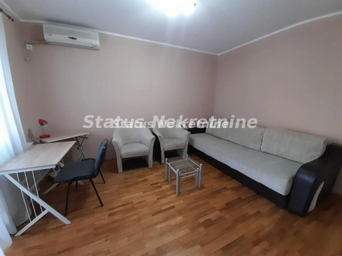 NAMEŠTEN JEDNOSOBAN STAN 31M2 GRBAVICA, BLIZU BULEVARA I FUTIŠKE PIJACE, 300EU