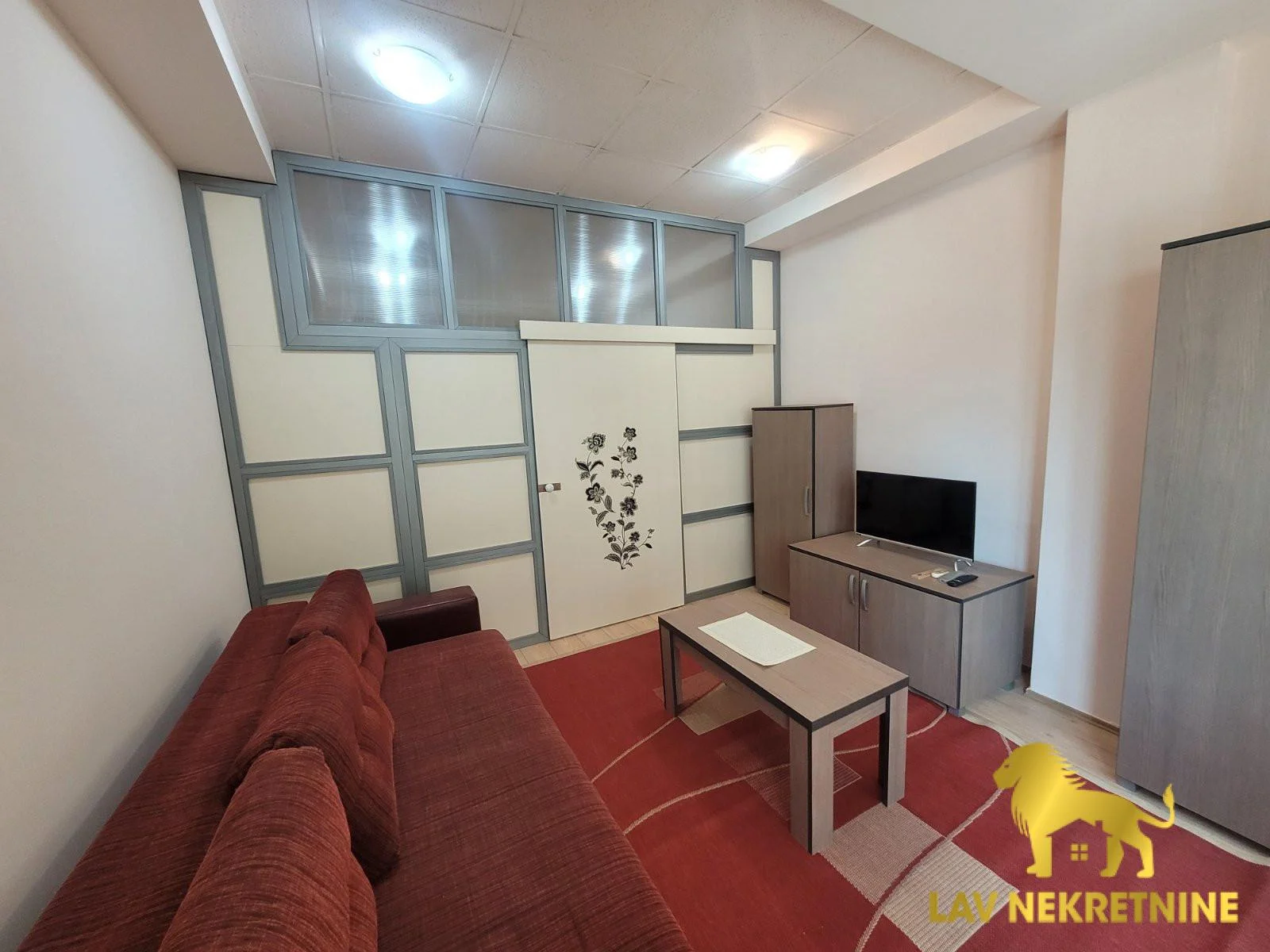Augusta Cesarca.Kontakt:&nbsp;062 7445 42 (iskljucivo putem poruke poslati link ili agencijsku sifru na Viber/Whatsapp/S
