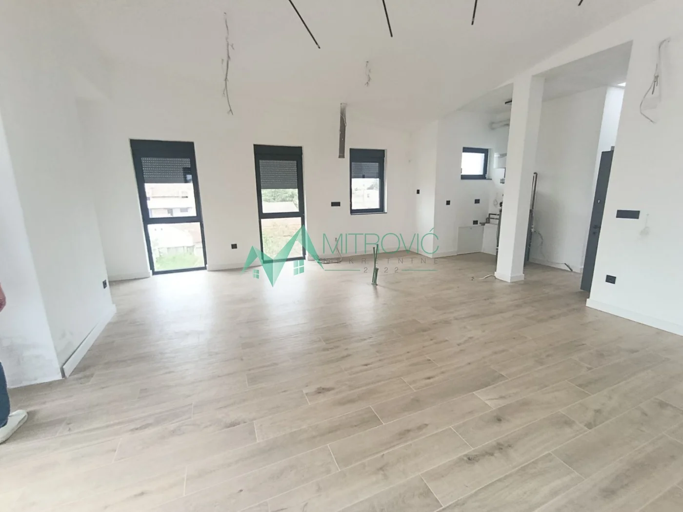 Telep 185 m2 izdaje se nov petosoban penthouse sa duplom garažom i krovnom terasom(šifra oglasa 9102265)  