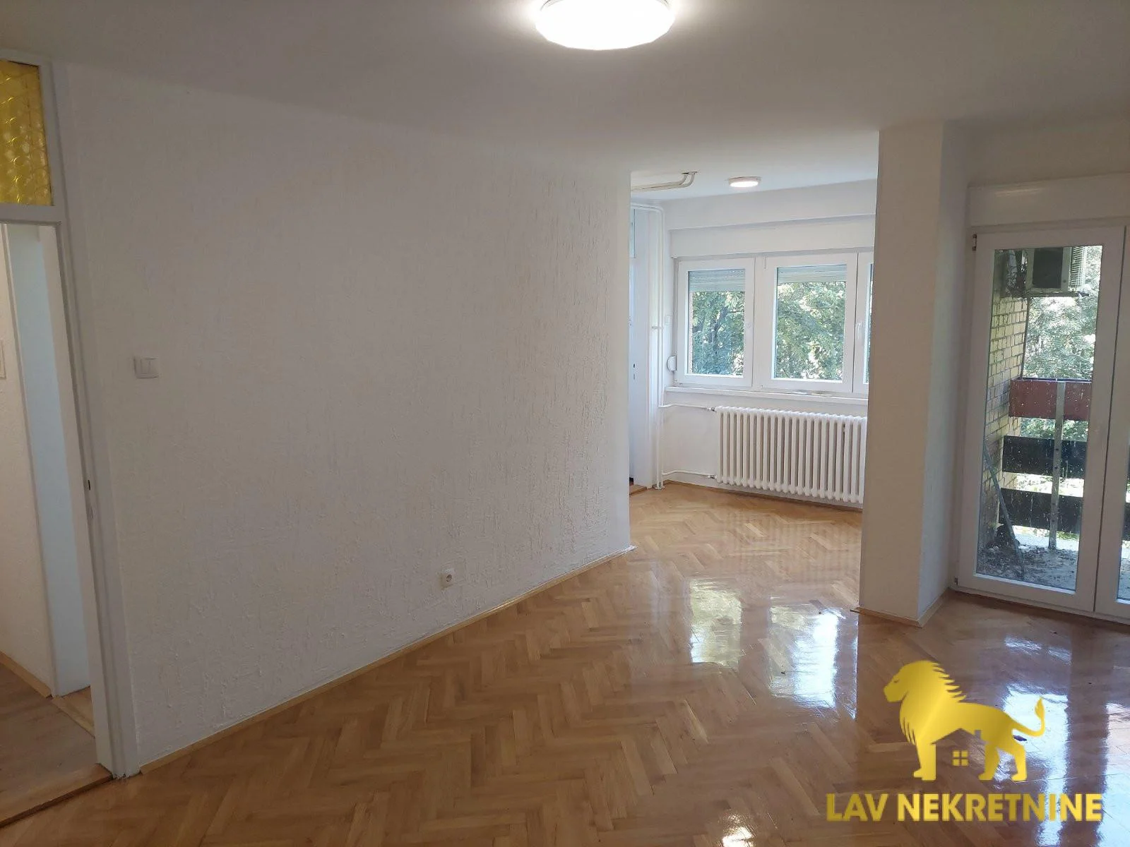 PRODAJA STANA – BULEVAR OSLOBOĐENJANa prodaju je funkcionalan i lepo renoviran stan površine 33 m², smešten na 3. 