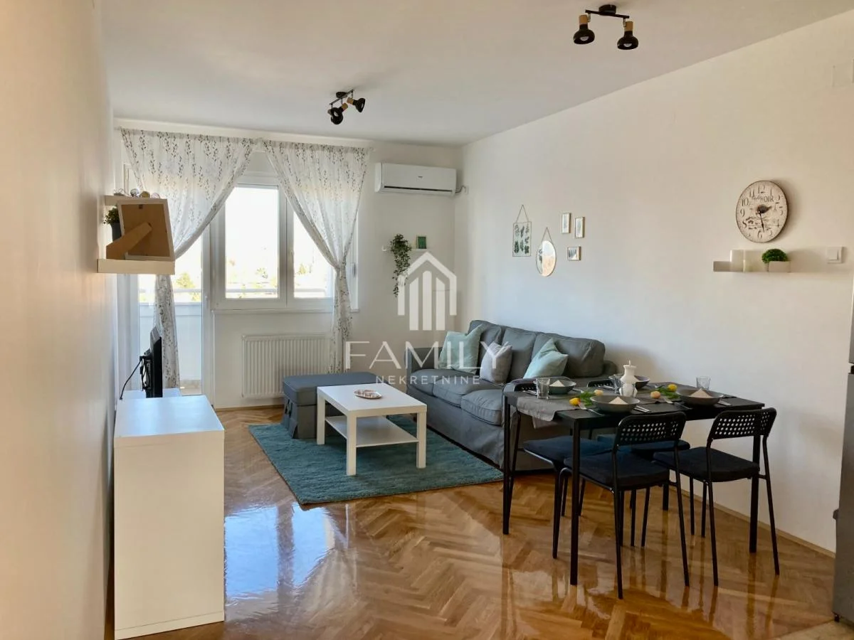 Prodaje se kompletno namešten dvosoban stan u novogradnji – 48 m²