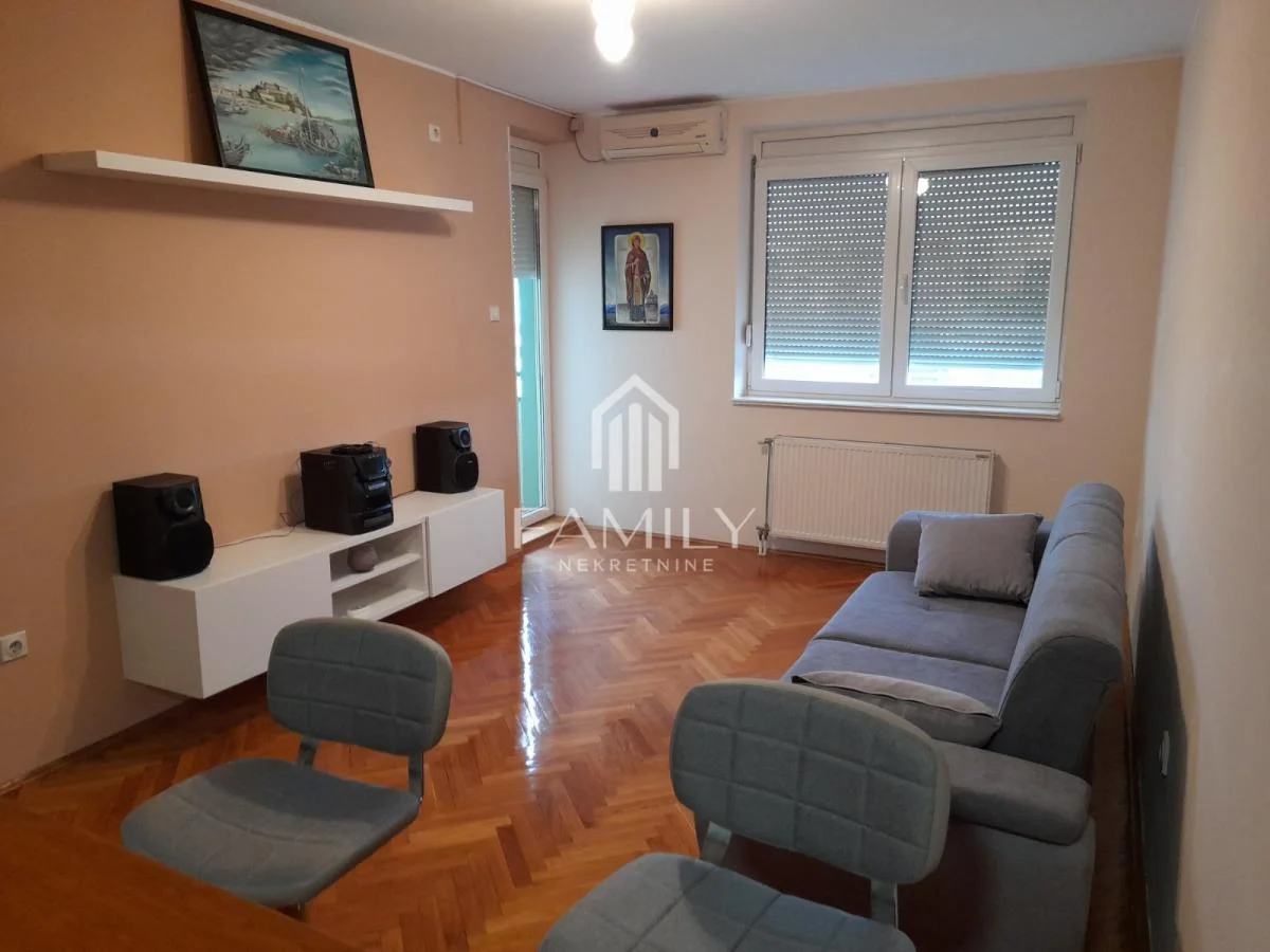 Prodaje se jednoiposoban stan na Grbavici – 43 m², namešten
