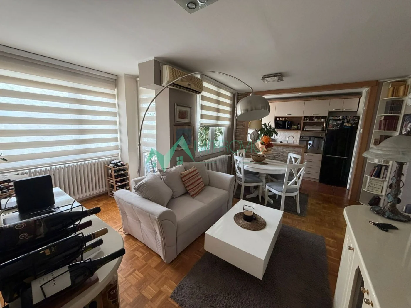 Na prodaju četvoroiposoban stan, 80m² (76m² + dve terase)