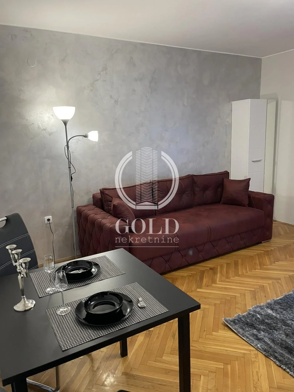 Izdavanje - CENTAR Novog Sada - 1.0. 30m2, 330e ID#11938