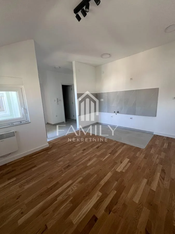 Jednoiposoban stan 36 m², Grbavica, Novi Sad