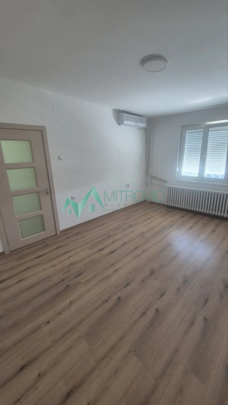 Novi Sad, Sajam - Renoviran dvosoban stan (šifra: 1004574)  