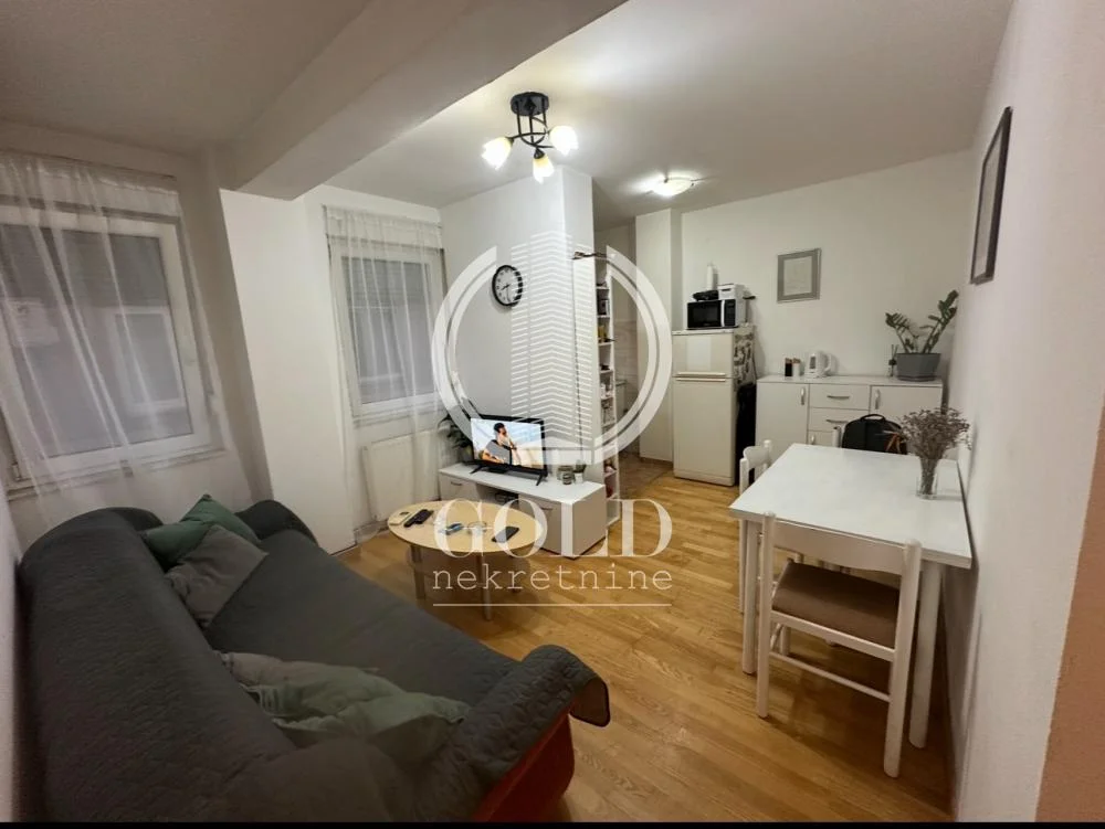 IZDAVANJE NAMEŠTEN -1.5 NARODNOG FRONTA-330 Eura ID#6695