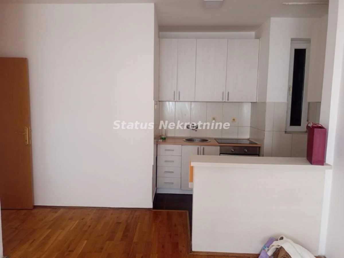 ODLIČAN POLUNAMEŠTEN RENOVIRAN DVOSOBAN STAN 47M2 NOVA DETELINARA 300EU