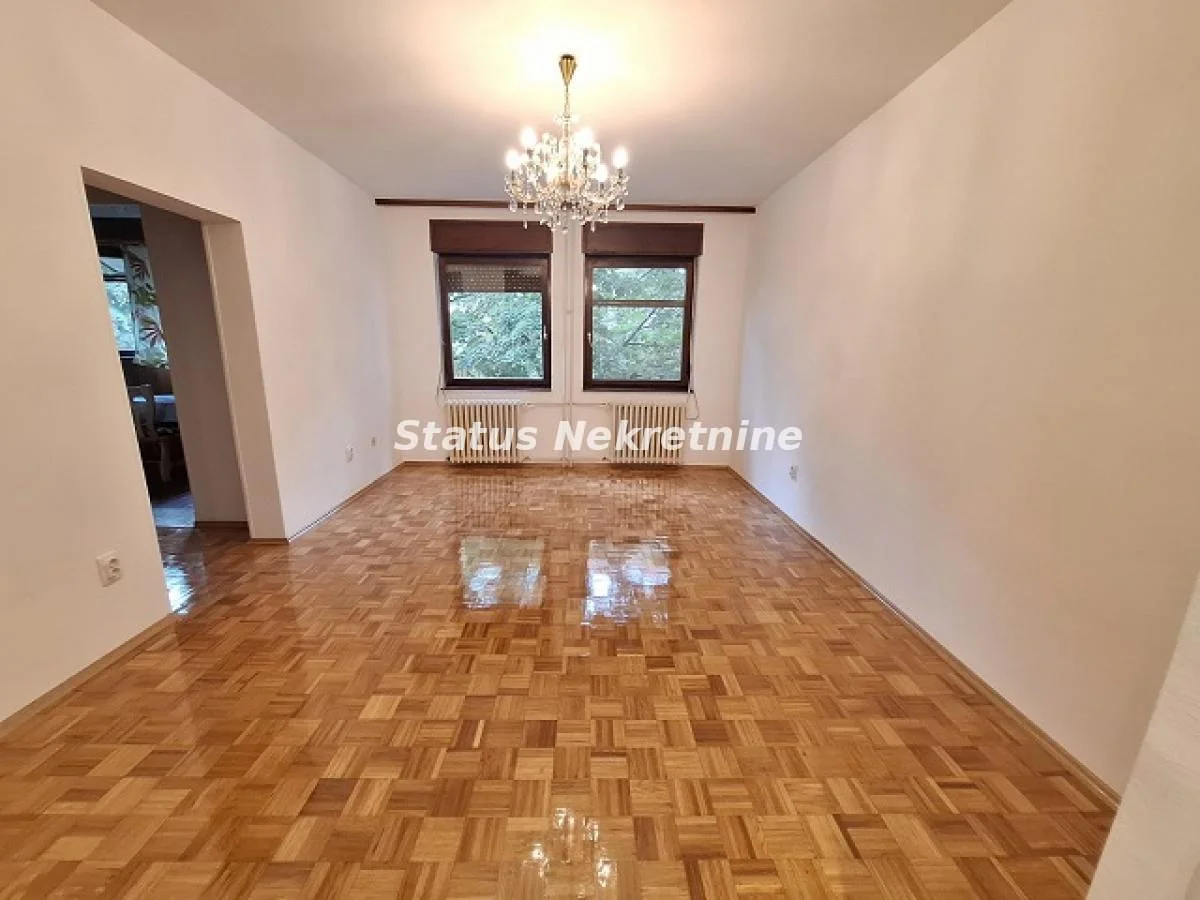 DELIMIČNO NAMEŠTEN DVOIPOSOBAN STAN 57M2 NOVA DETELINARA 400EU