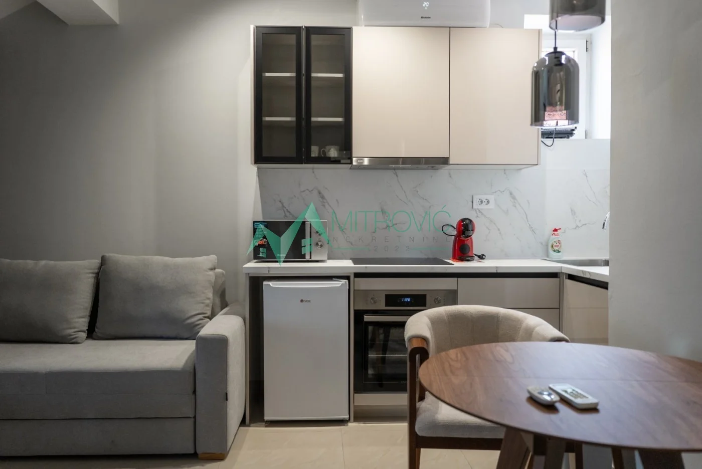 Izdaje se moderno opremljen apartman na Adicama – 33 m² (Šifra: 9102324) 