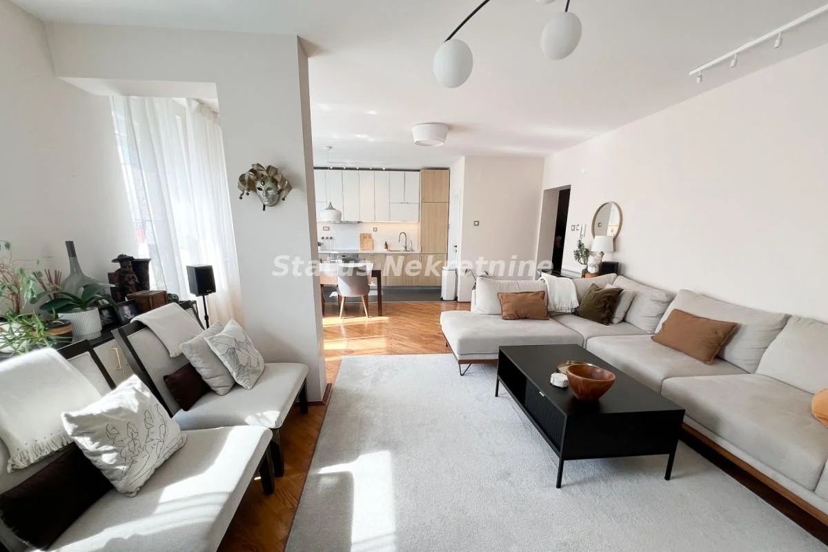Četvorosoban stan, 102 m², Cara Dušana, Novi Sad, 5. sprat