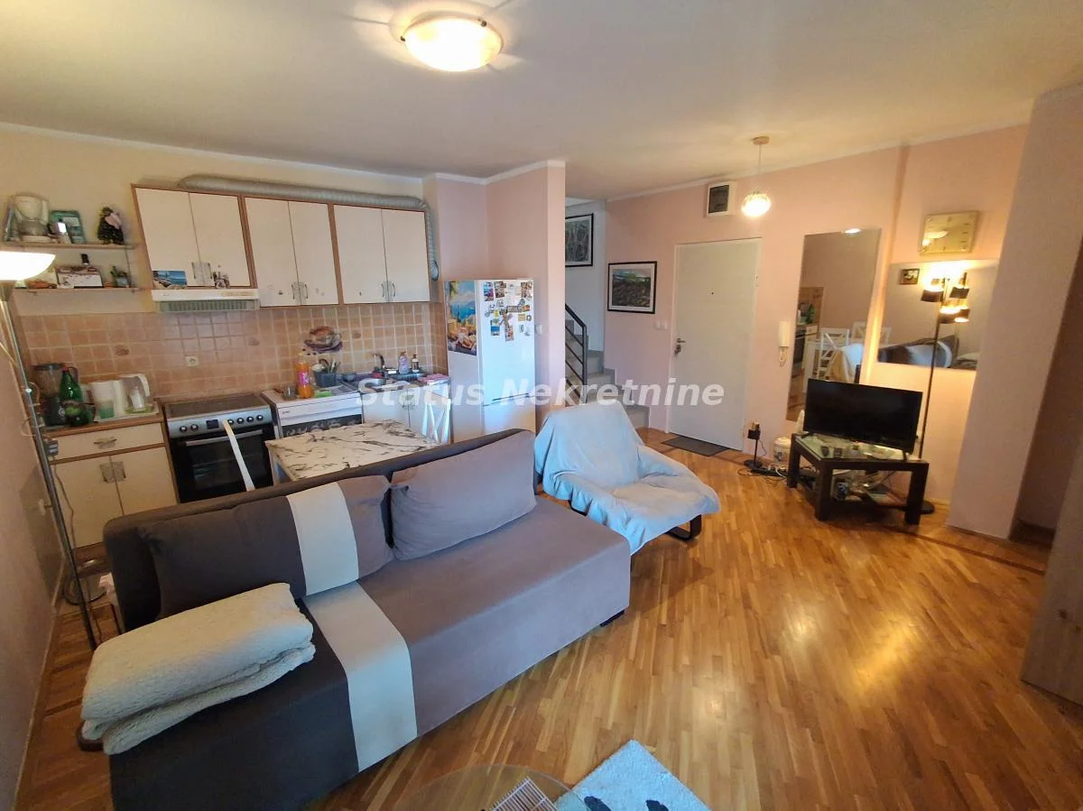 Nova Detelinara-Uknjižen Troiposoban Dupleks 87 m2 u blizini Sajma-065/385 8880