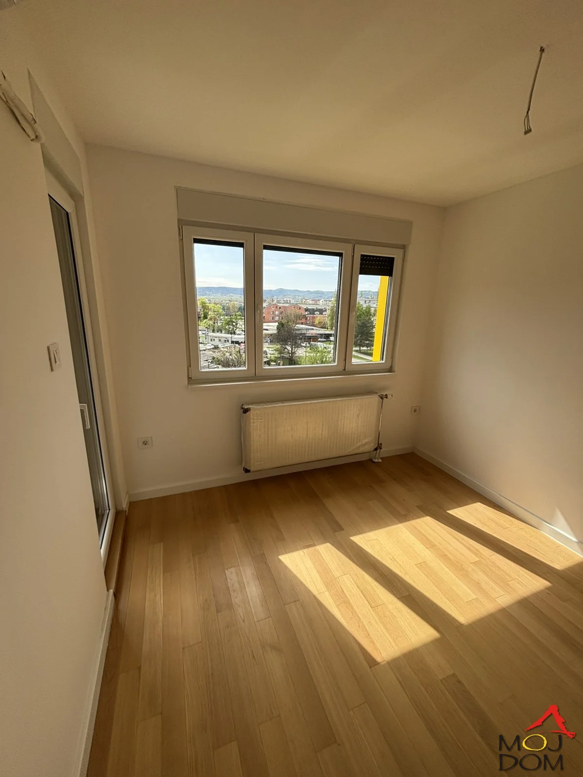 NOVOGRADNJA NA NOVOM NASELJU – ODLIČNA INVESTICIONA PRILIKA!

Na prodaju je potpuno nov jednoiposoban stan od 36 m² na Novom Naselju u Novom Sadu, smešten na 4. spratu moderne, tek useljene zgrade sa liftom. Stan je funkcionalno organizovan i sa