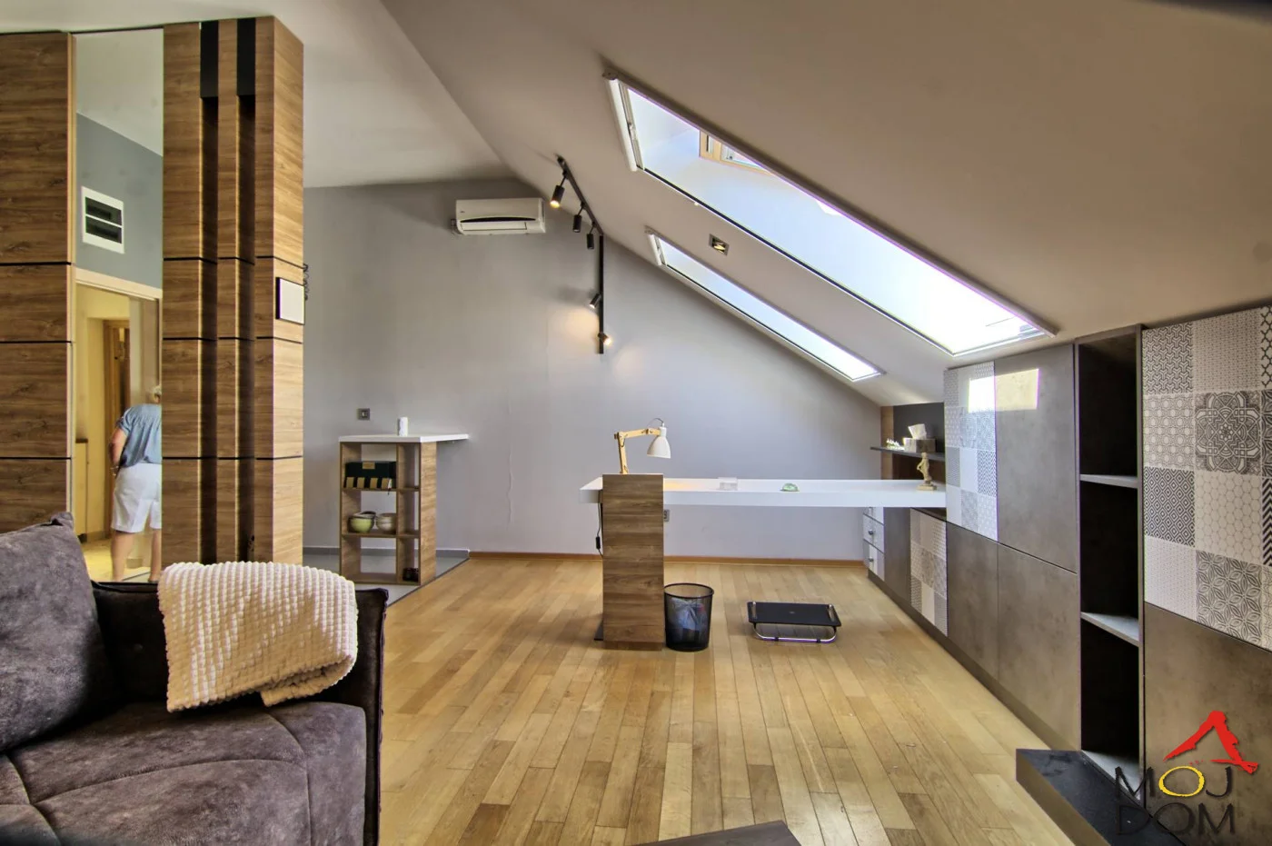 Prodajemo Garsonjeru od 28m2 na III spratu u modernoj lepoj i novoj zgradi 
Šifra: 1032551
Moj Dom nekretnine, Novi Sad – Reg. br. 174
Kontakt: 060/308-8993