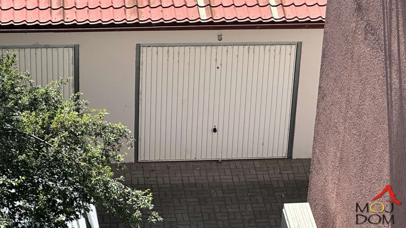 Prodajemo lepu novu garažu na Telepu 20m2 
Šifra: 9000515
Moj Dom nekretnine, Novi Sad – Reg. br. 174
Kontakt: 060/308-8993