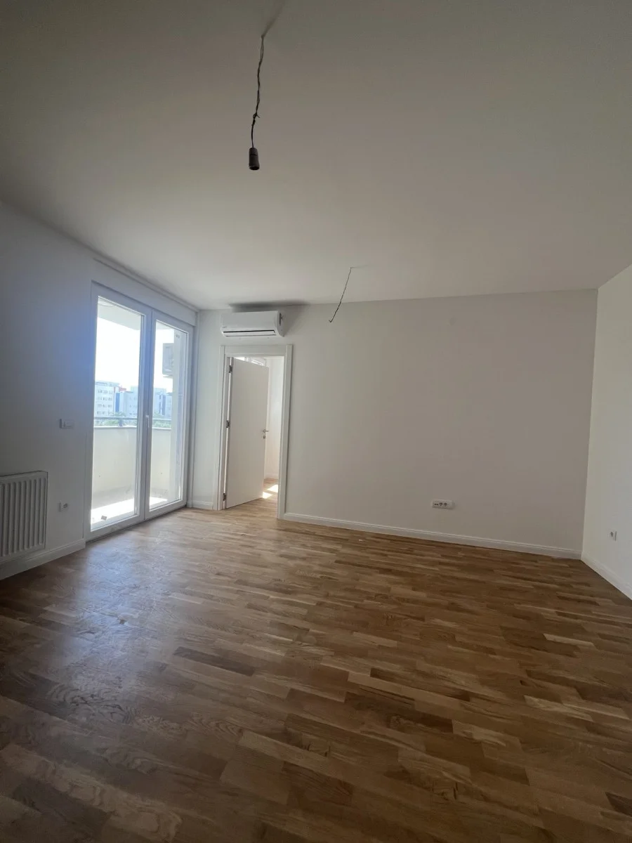 Novi Sad, MIŠELUK, kod Kovid bolnice, u novoizgradjenoj zgradi u kompleksu koji se vrlo brzo gradi i siri i ima tendenc