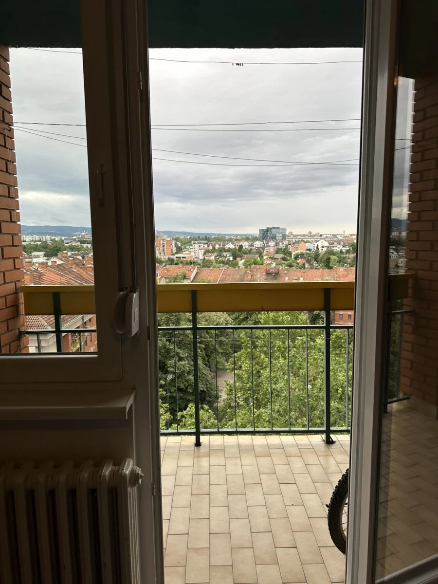 Novi Sad, Bulevar,stan od 45 m u mirnoj ulici na 50 metara od Bulevara oslobodjenja,iza zgrade je vrtic i porodiliste