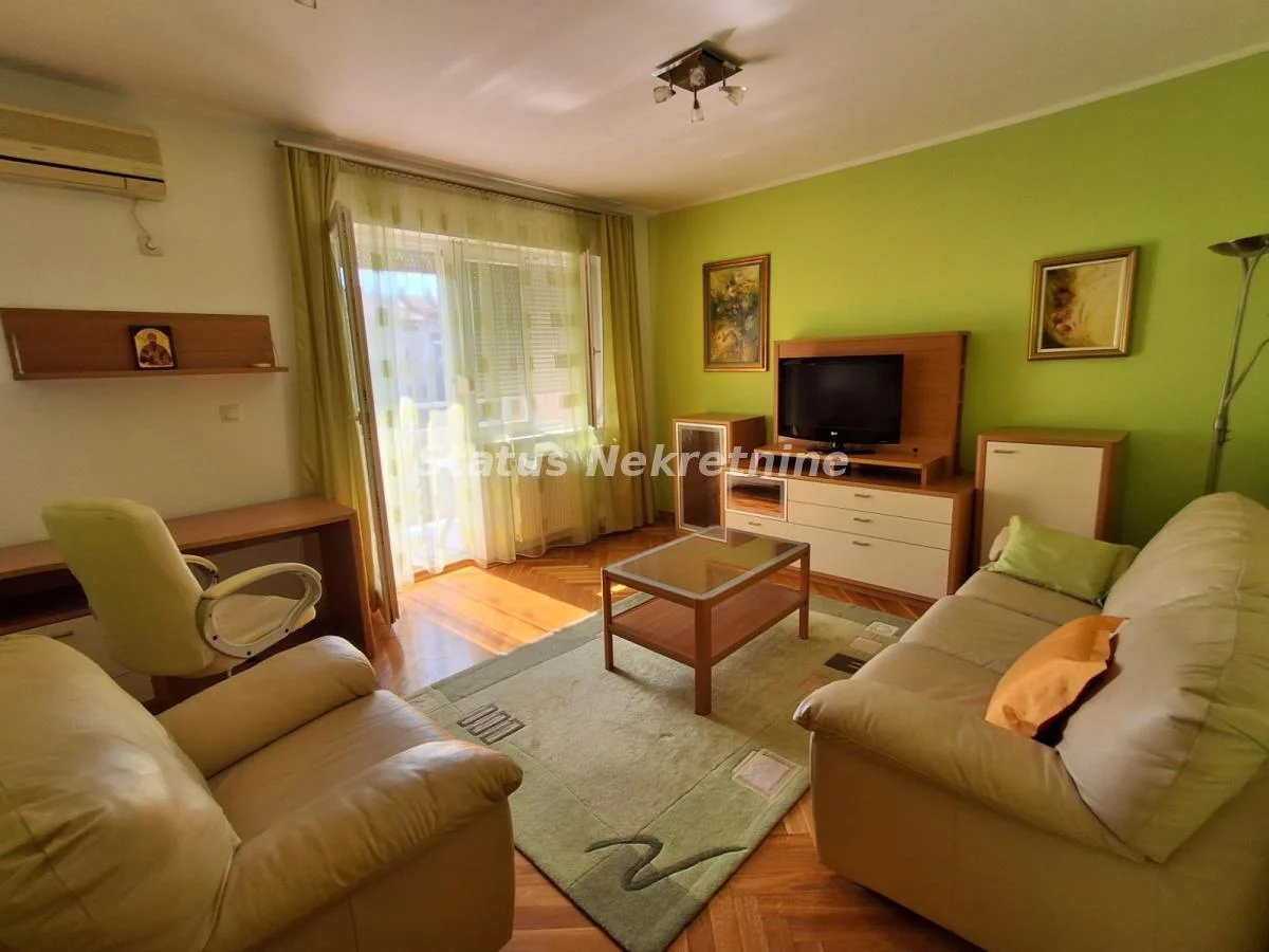 EXtra stan-Petra Drapšina 065 385 88 86