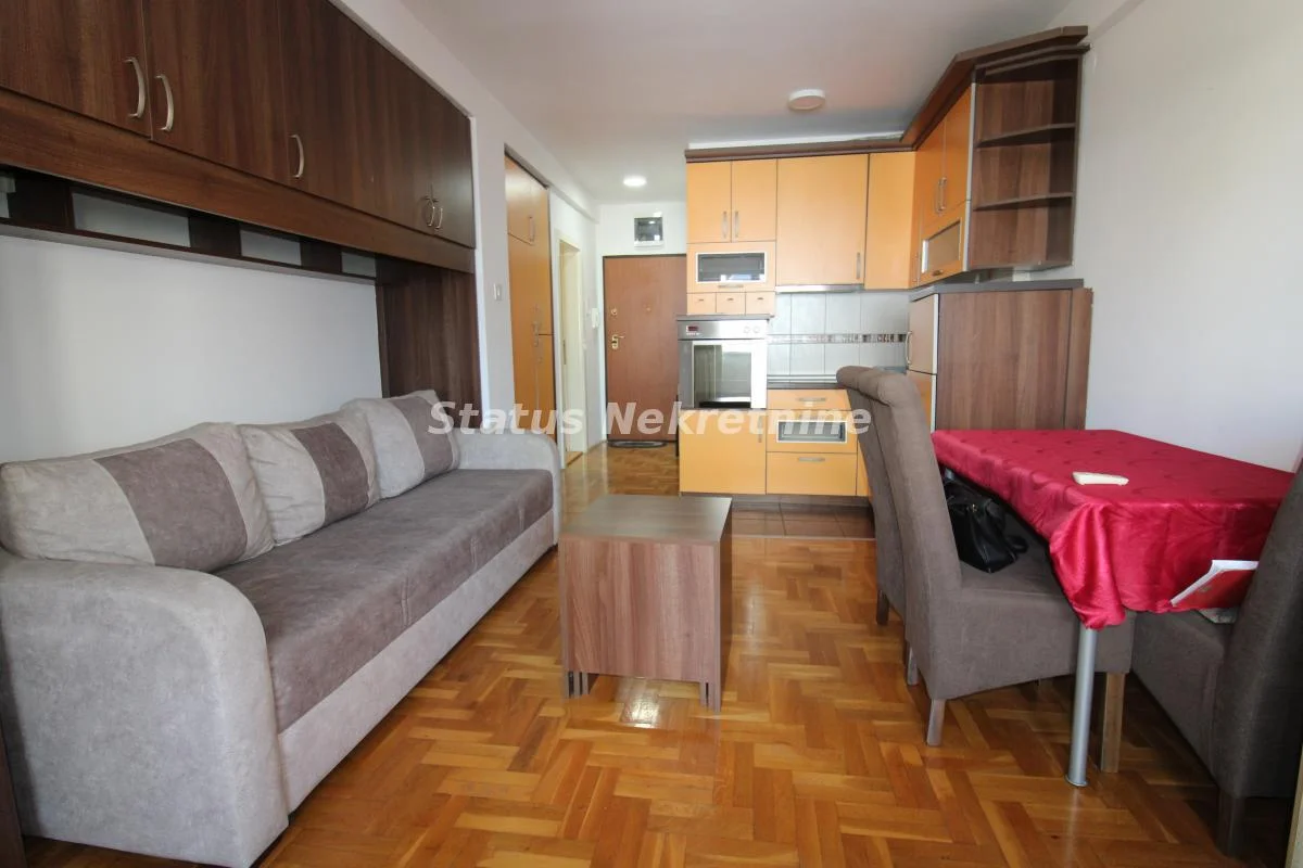 Garsonjera 28 m², Grbavica, Novi Sad, 5. sprat