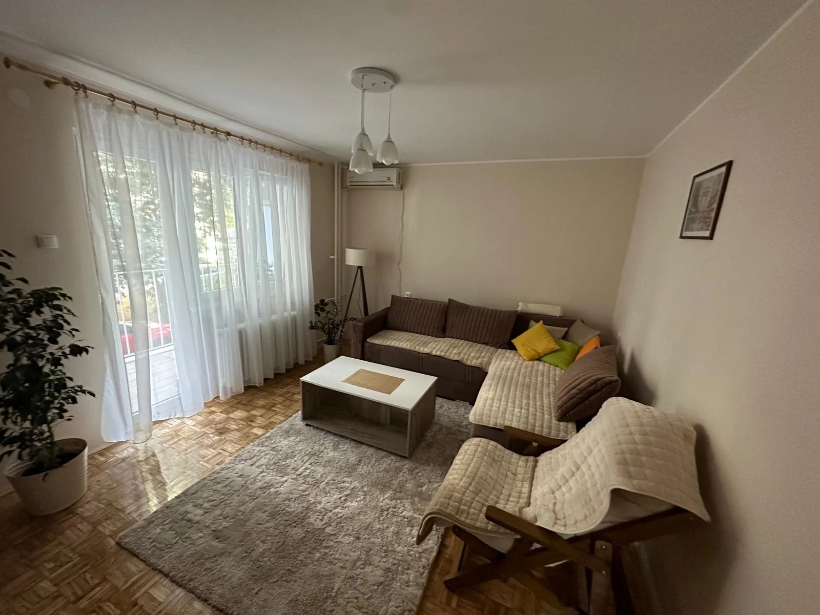 NOVI SAD. STANICA. DVOSOBAN STAN.KOMPLETNO RENOVIRAN I OPREMLJEN STAN.Stan poseduje ostavu u sklopu stana kao i svoju po