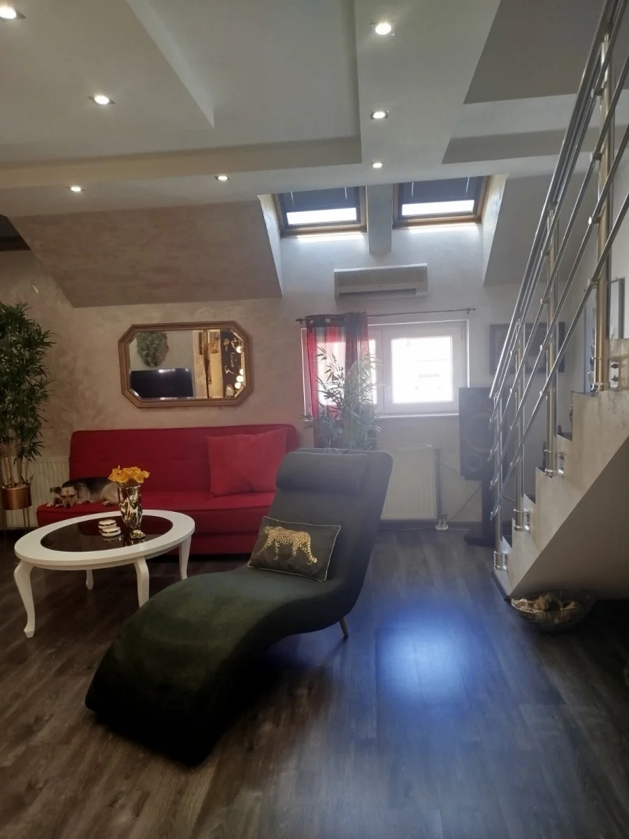 NOVI SAD. DETELINARA. DVOSOBAN STAN. PROTOČNA TOPLA VODA(Svet nekretnine, Novi Sad, Reg. br. 405)