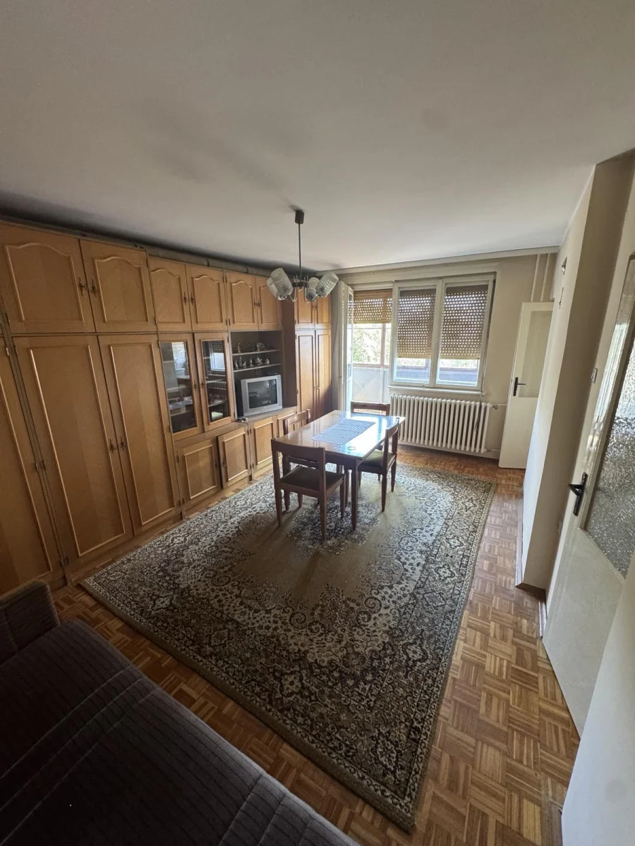 NOVI SAD. DETELINARA. DVOSOBAN STAN.(Svet nekretnine, Novi Sad, Reg. br. 405)