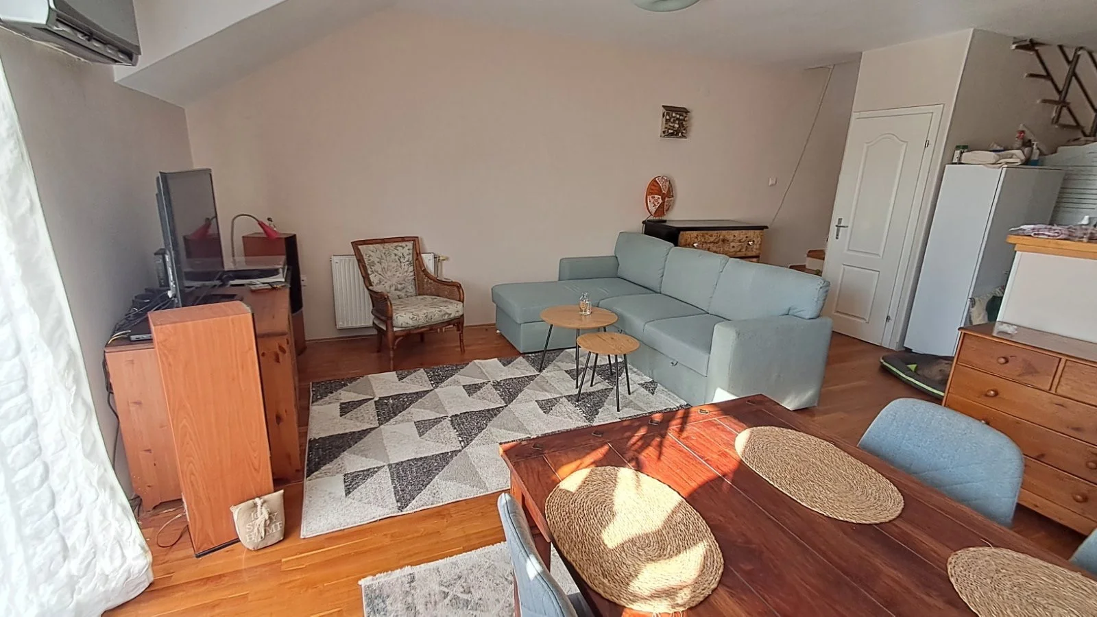 NOVI SAD. GRBAVICA. ČETVOROSOBAN STAN.(Svet nekretnine, Novi Sad, Reg. br. 405)