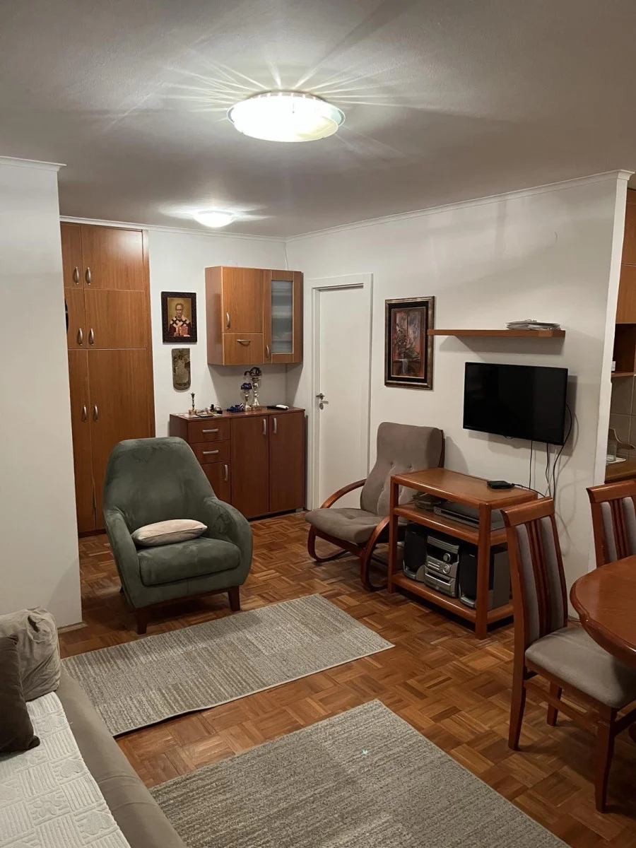 NOVI SAD. LIMAN III. TROSOBAN STAN.RENOVIRAN STAN.(Svet nekretnine, Novi Sad, Reg. br. 405)