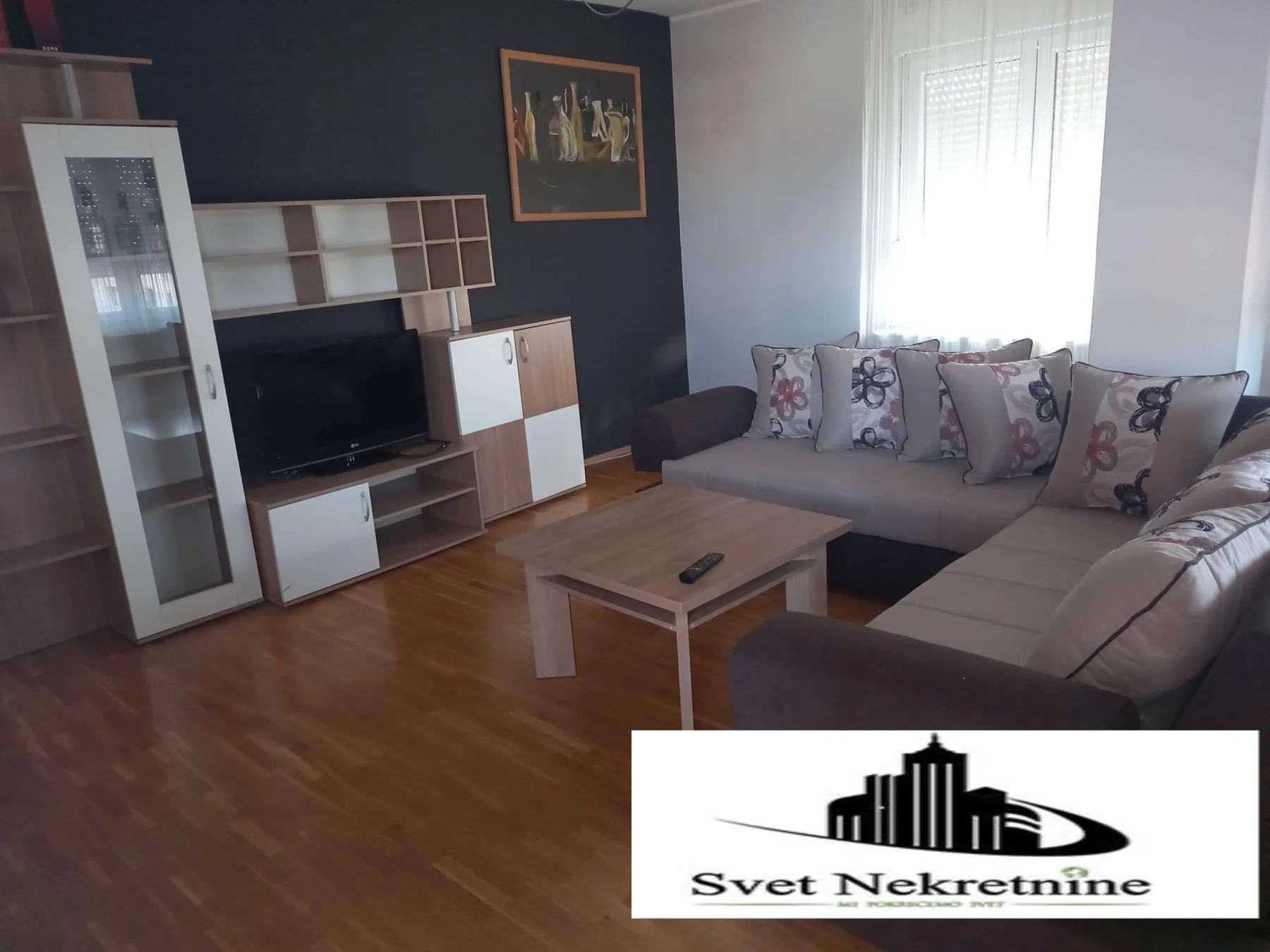 NOVI SAD. NOVA DETELINARA. TROSOBAN STAN. SVETAO STAN, DVOSTRANO ORIJENTISAN.U BLIZINI ZGRADE NALAZI SE SVE NEOPHODNO ZA