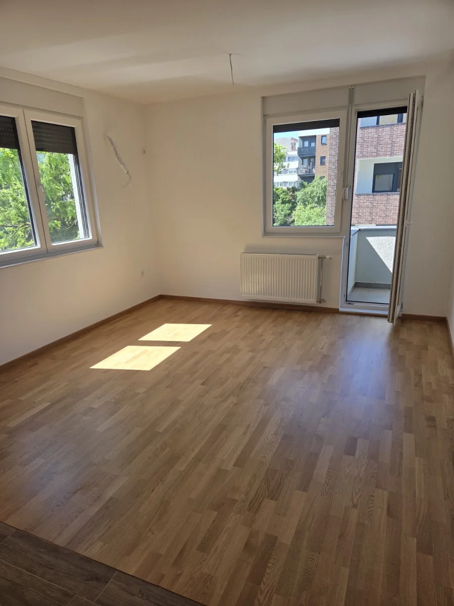 (Svet nekretnine, Novi Sad, Reg. br. 405)