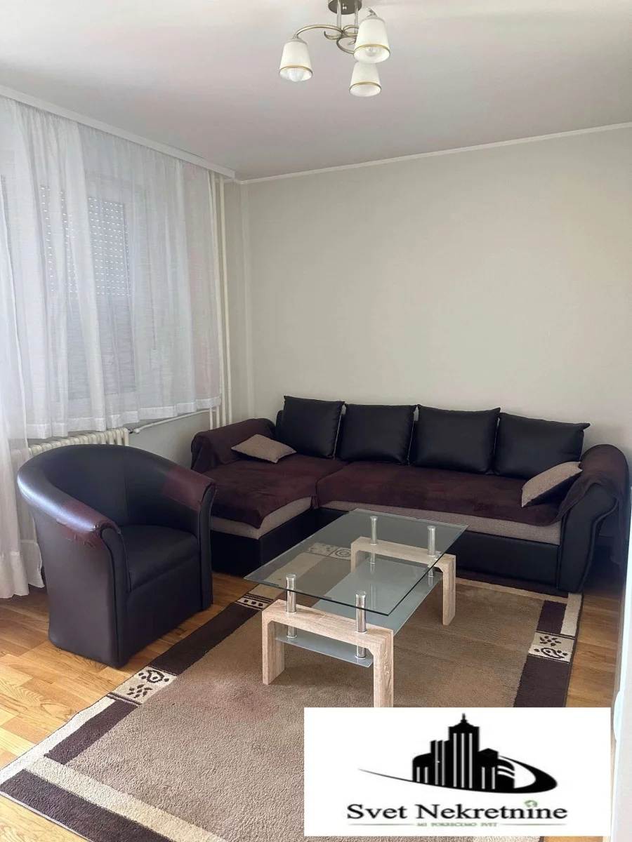 NOVI SAD. LIMAN IV.TROSOBAN STAN.NAMEŠTEN STAN.(Svet nekretnine, Novi Sad, Reg. br. 405)