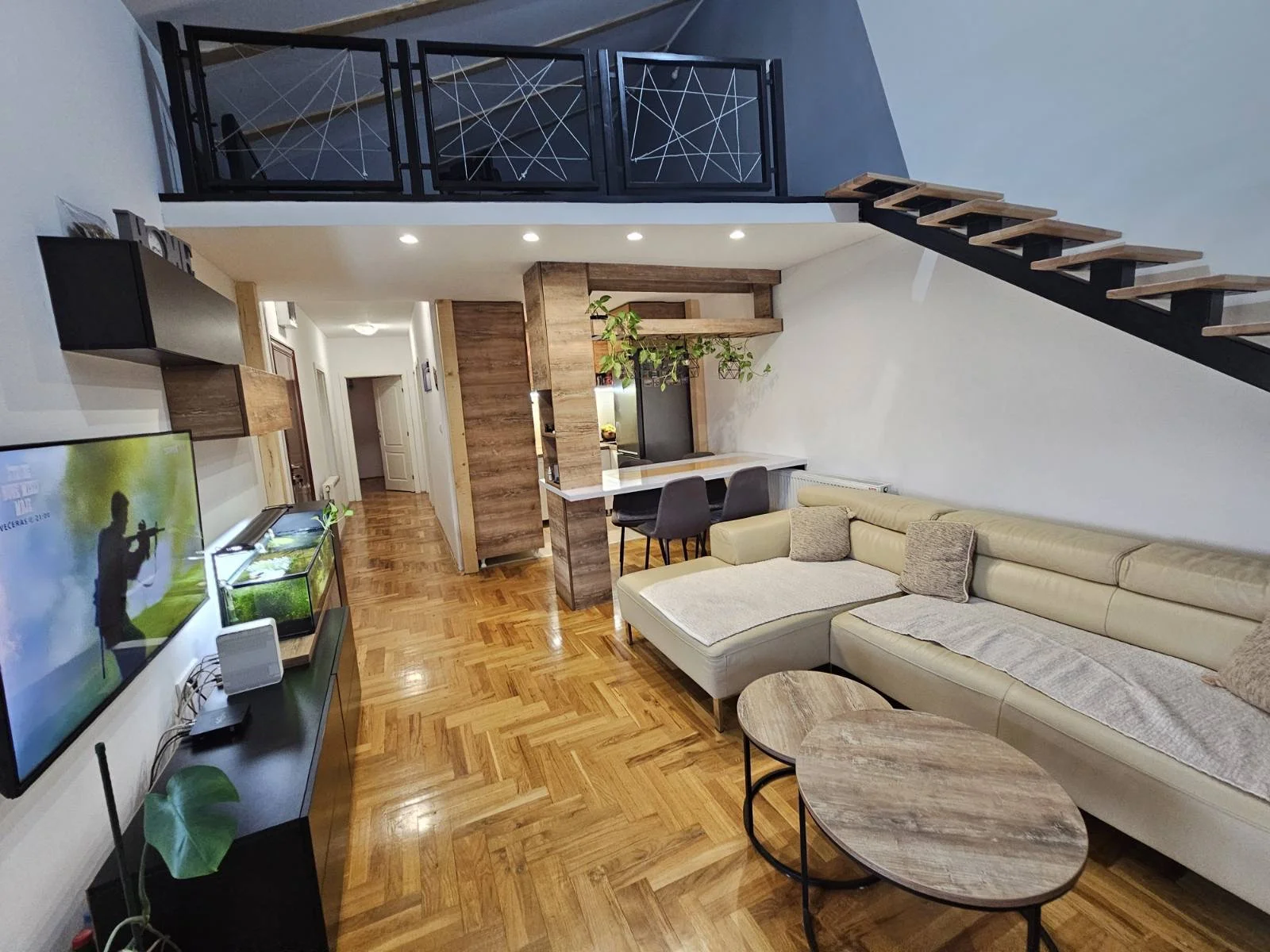 NOVI SAD.ADICE.TROBOSAN STAN    (Svet nekretnine, Novi Sad, Reg. br. 405)