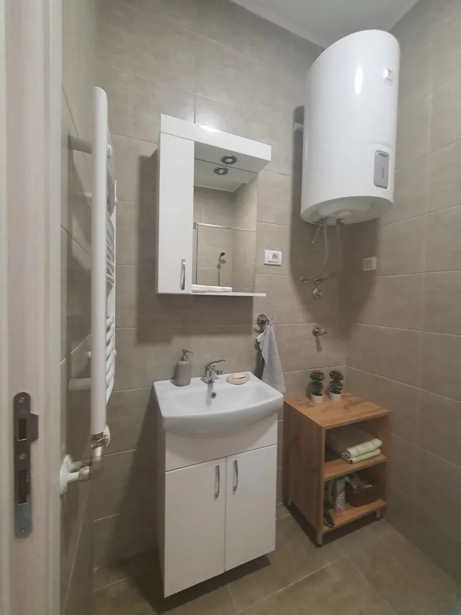 NOVI SAD.SALAJKA.DVOSOBAN STAN.NAMEŠTEN STAN.    (Svet nekretnine, Novi Sad, Reg. br. 405)