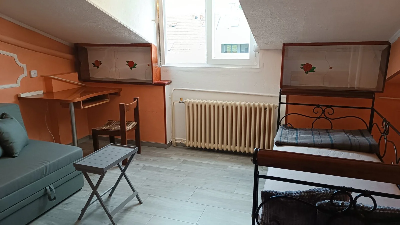 NOVI SAD.CENTAR.GARSONJERA    (Svet nekretnine, Novi Sad, Reg. br. 405)